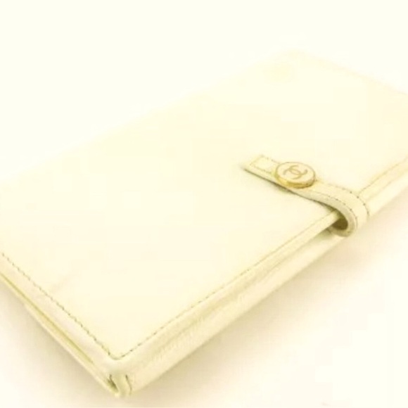 Chanel CoCo Button Ivory Wallet - Picture 11 of 12